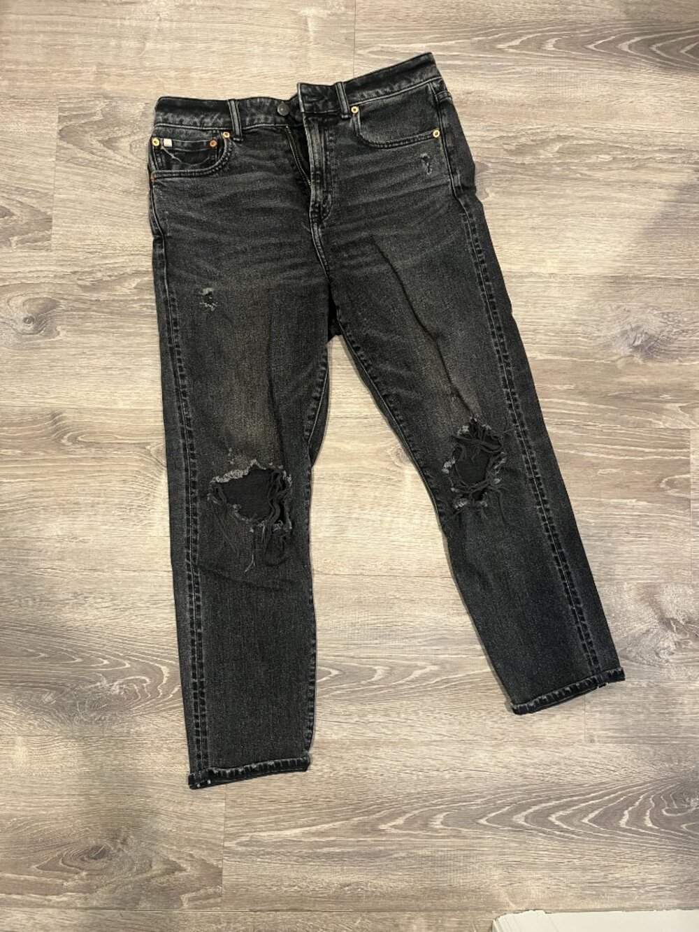 AE77 Distressed Black Mom Jeans Size 10